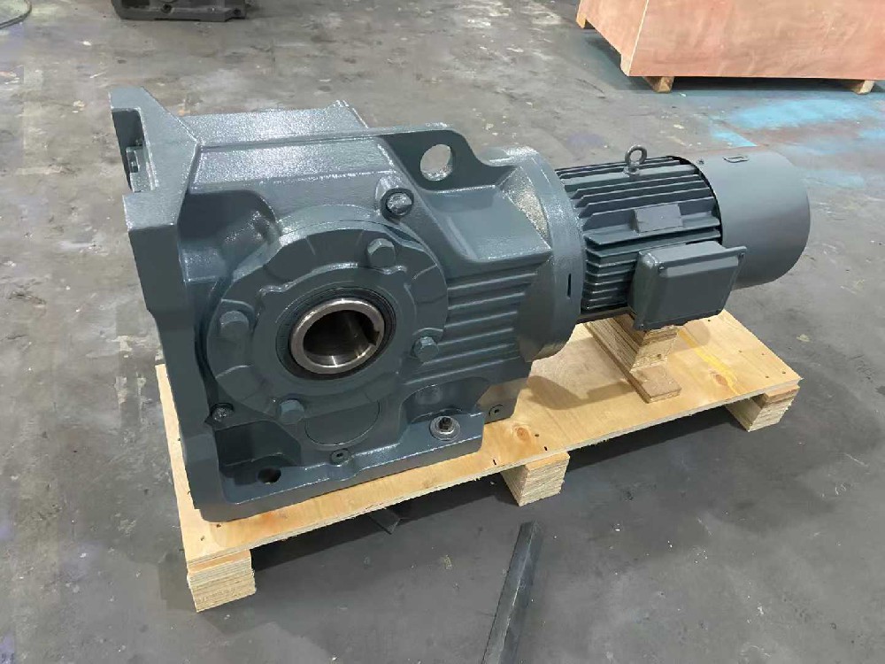 撕碎机齿轮箱工作原理 过滤压缩机减速机尺寸 输送机减速器