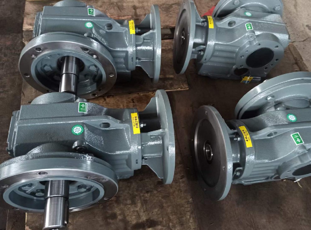 CRW97减速机 CRW137齿轮减速箱 CRL77电机