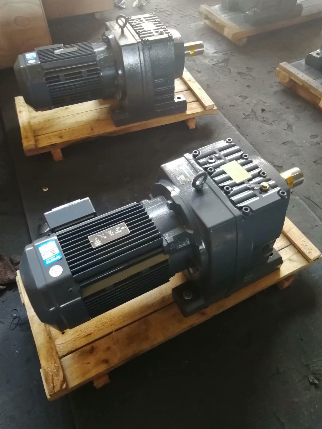 减速机R37,R47,R57,R67,R77,R87硬齿面减速箱，齿轮箱